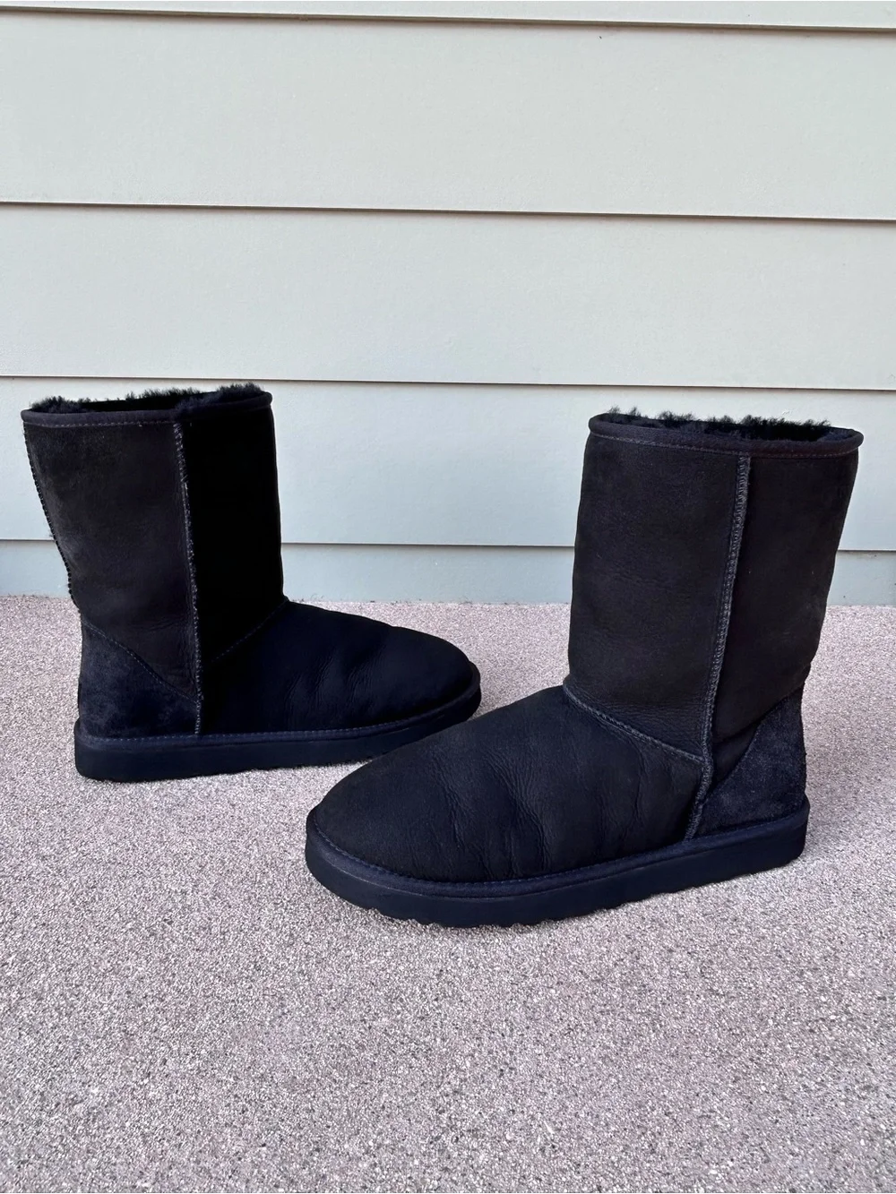 $195~UGG~Men’s Black Suede Classic Short Sheepskin Lined Ugg Boots~12/12.5